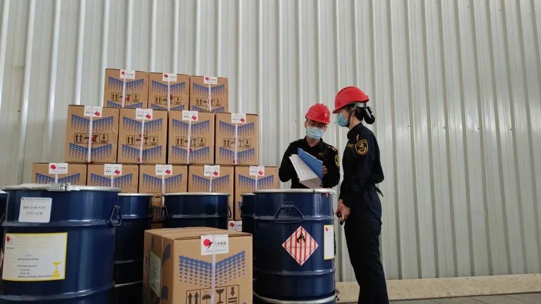 中港<a href='http://www.jbjbj.cn' title='危險品海運' >危險品海運</a>